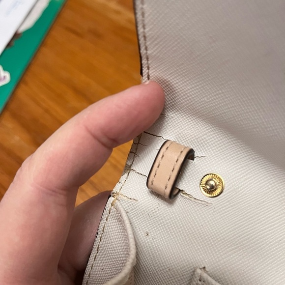 Michael Kors Cream Wallet Logo As Is - Picture 5 of 5